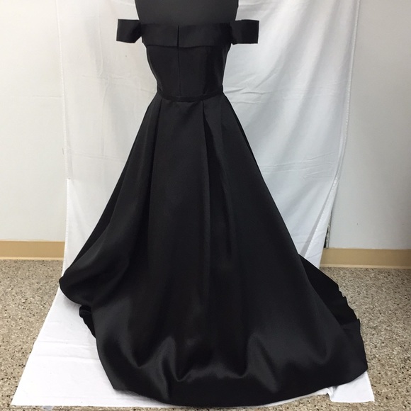 Dresses & Skirts - New Off the shoulder black prom dress